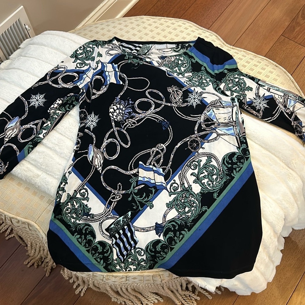 CHICO’s beautiful print top with spandex